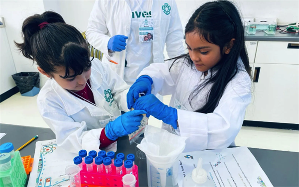 LANGEBIO Irapuato acerca a las niñas a la ciencia