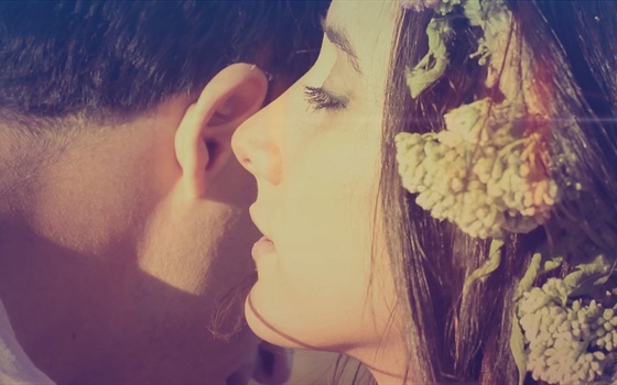 El papel del olfato en la química del amor: aromas que enamoran